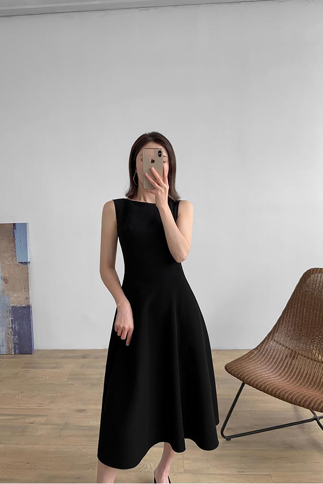 mid length black dress